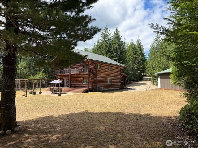 40 E Seahawks Way, Belfair, WA 98528