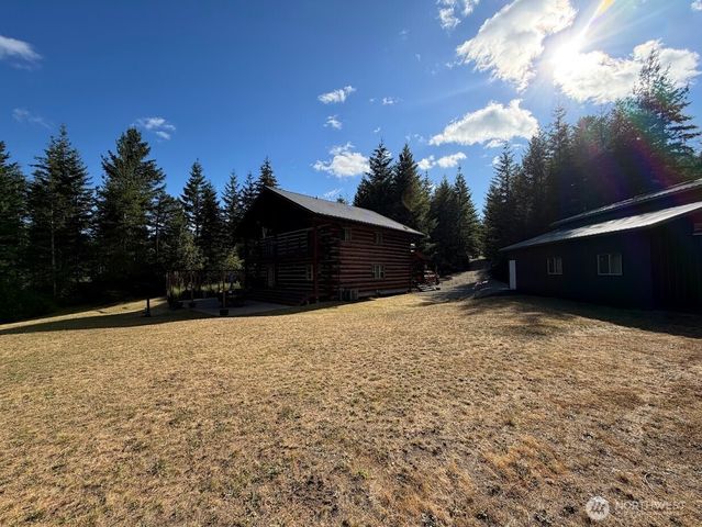 40 E Seahawks Way, Belfair, WA 98528