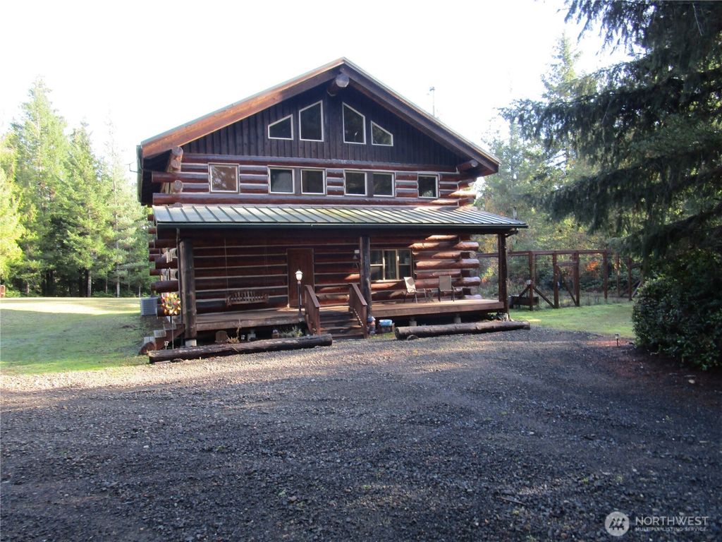 40 E Seahawks Way, Belfair, WA 98528