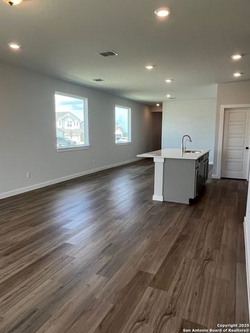 738 Whitman Street, New Braunfels, TX 78130