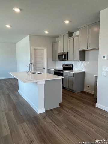 738 Whitman Street, New Braunfels, TX 78130