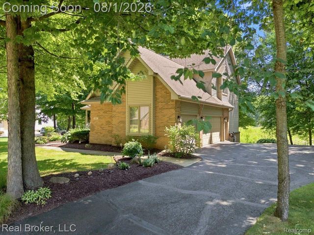 8184 Baypointe Drive, Brighton Township, MI 48114