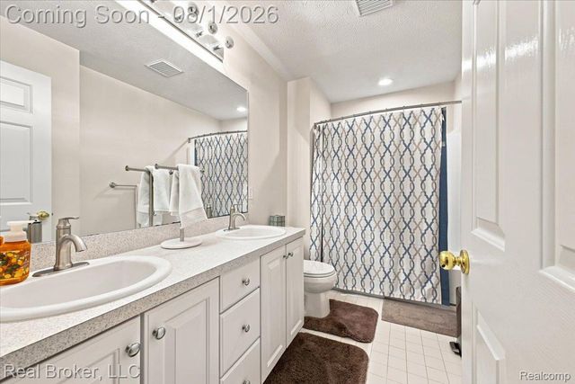 8184 Baypointe Drive, Brighton Township, MI 48114