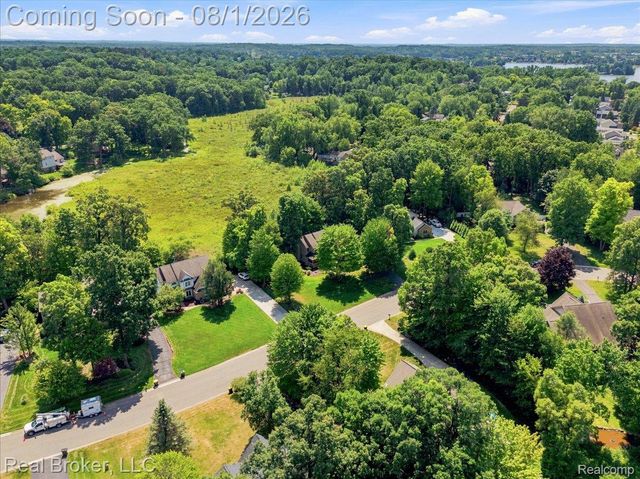 8184 Baypointe Drive, Brighton Township, MI 48114