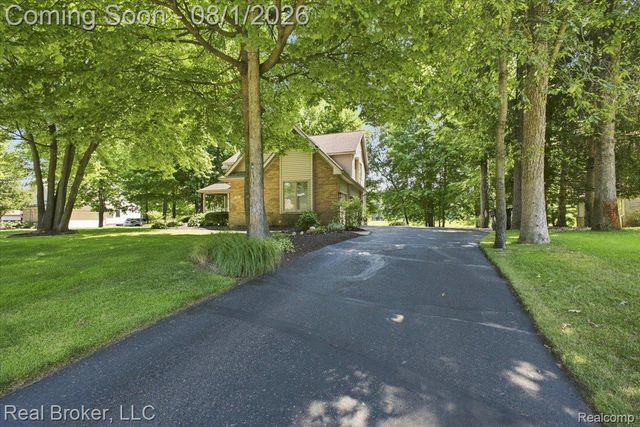 8184 Baypointe Drive, Brighton Township, MI 48114