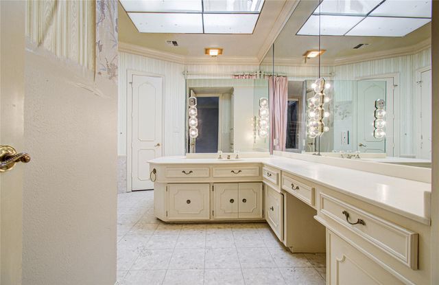 9712 Longmont Drive, Houston, TX 77063