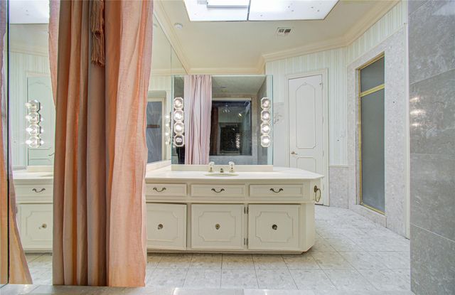 9712 Longmont Drive, Houston, TX 77063