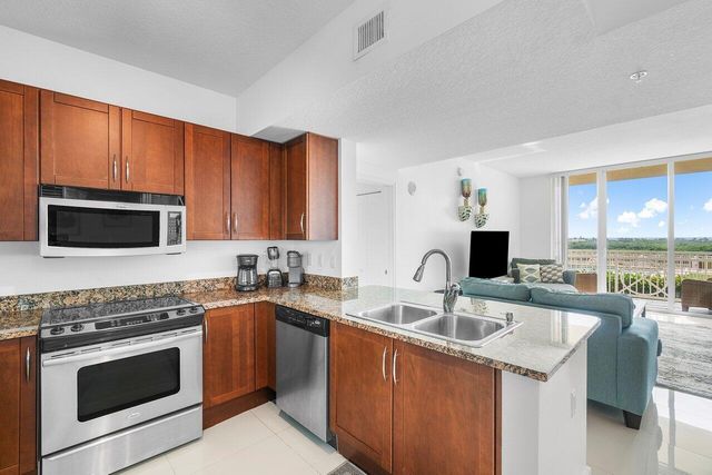 350 N Federal Highway Apt 606, Boynton Beach, FL 33435