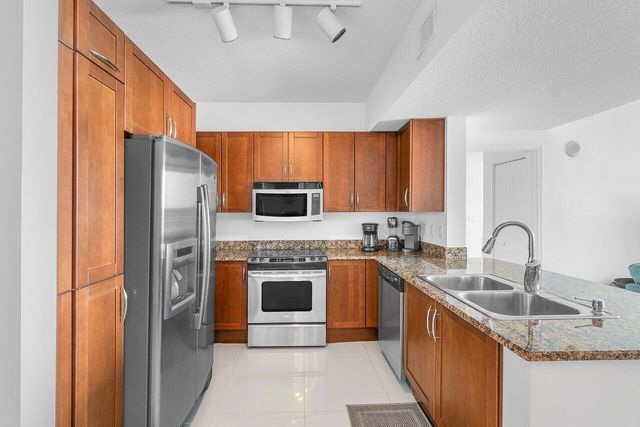 350 N Federal Highway Apt 606, Boynton Beach, FL 33435