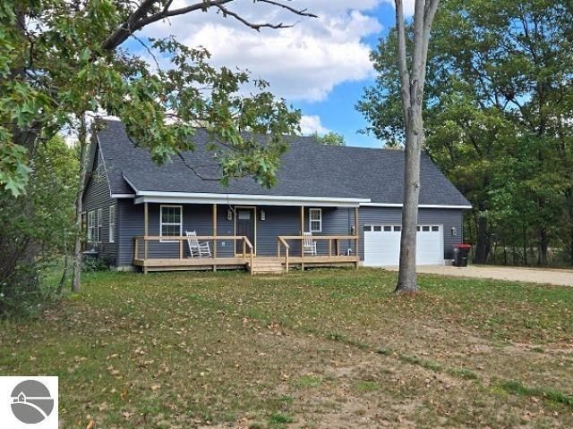 8778 Edgewater Drive, Stanwood, MI 49346