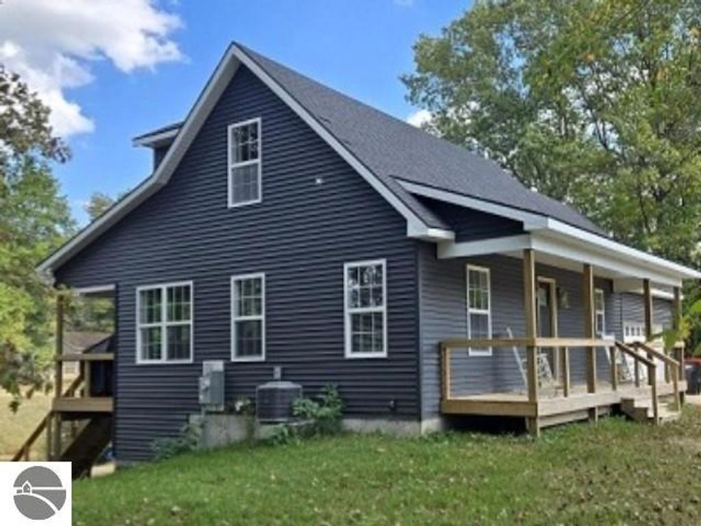 8778 Edgewater Drive, Stanwood, MI 49346