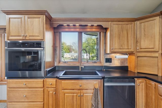 97 Highcrest Court, Shannon, IL 61078