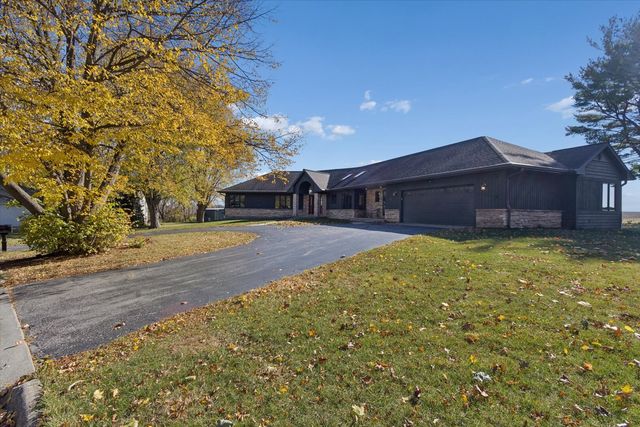 97 Highcrest Court, Shannon, IL 61078