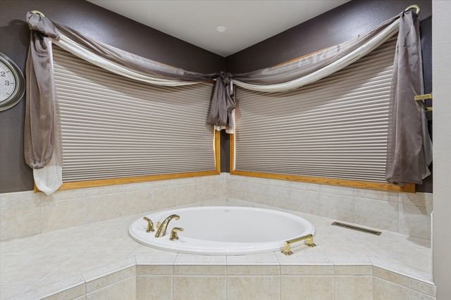 97 Highcrest Court, Shannon, IL 61078