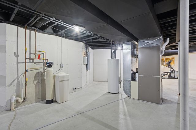 97 Highcrest Court, Shannon, IL 61078