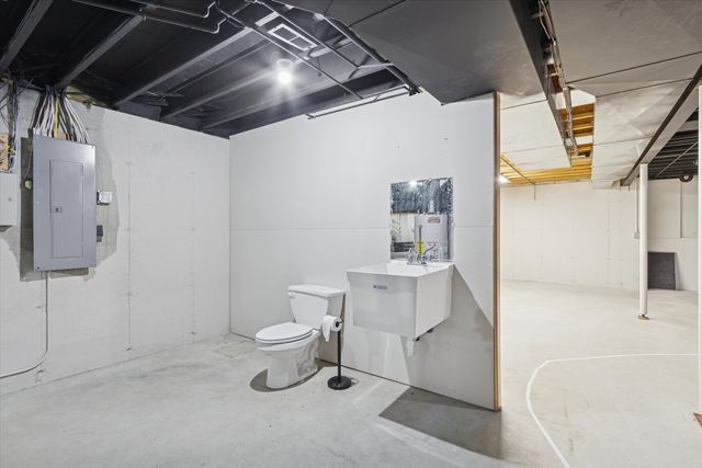 97 Highcrest Court, Shannon, IL 61078