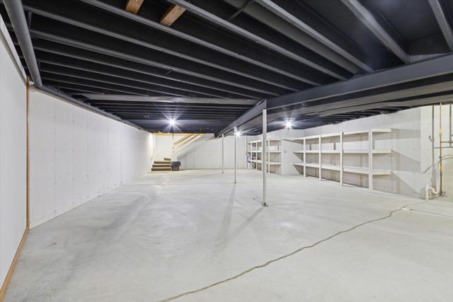 97 Highcrest Court, Shannon, IL 61078