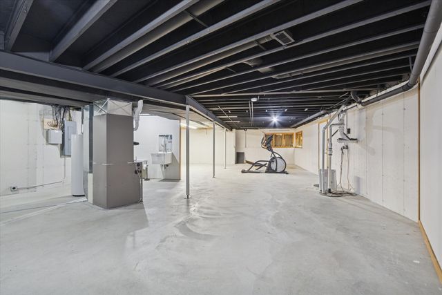 97 Highcrest Court, Shannon, IL 61078