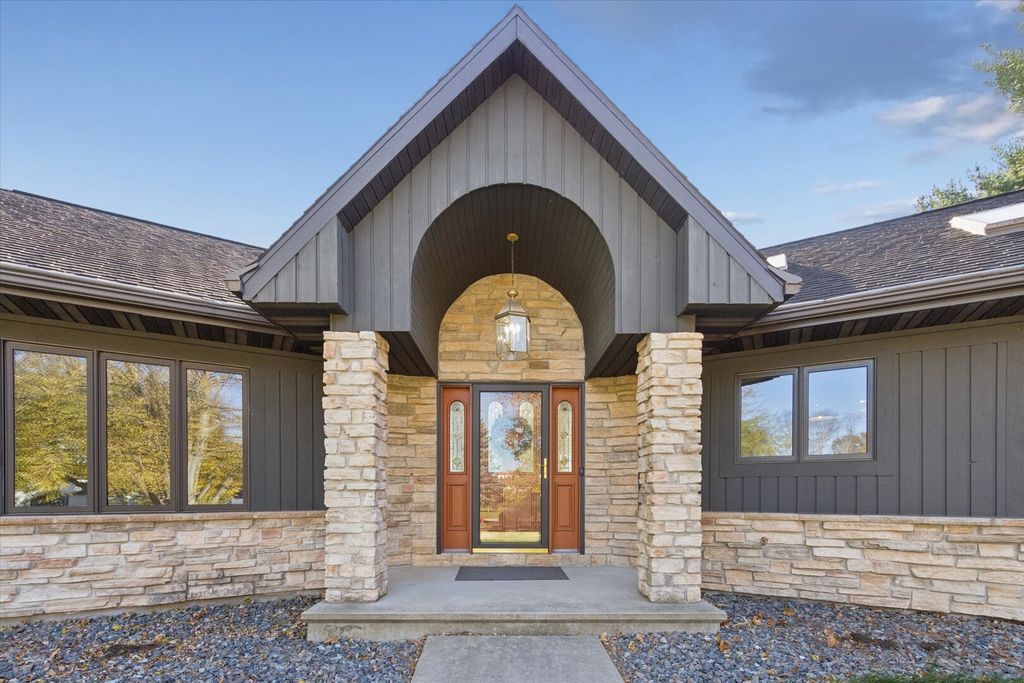 97 Highcrest Court, Shannon, IL 61078