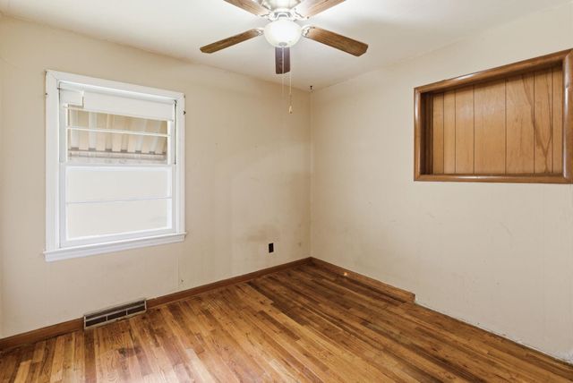 2327 N Market St, Wichita, KS 67219