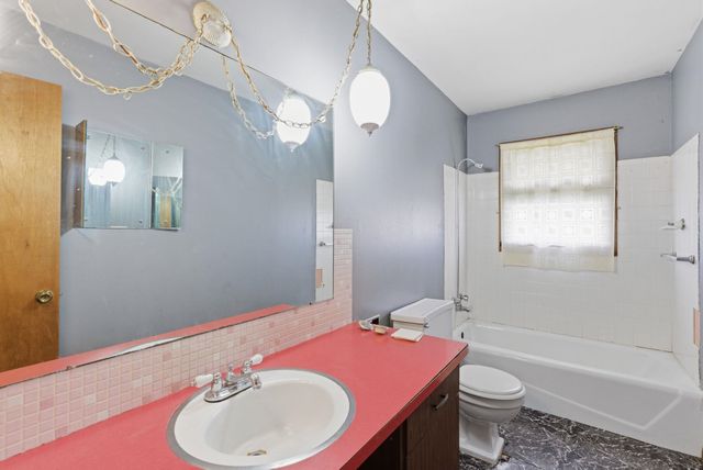 2327 N Market St, Wichita, KS 67219