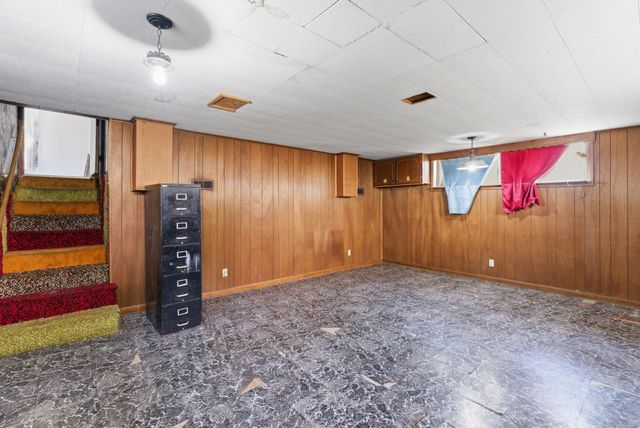 2327 N Market St, Wichita, KS 67219