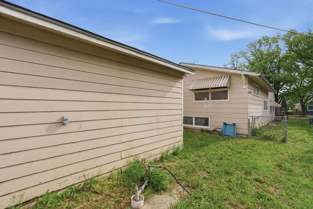 2327 N Market St, Wichita, KS 67219