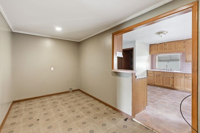 2327 N Market St, Wichita, KS 67219