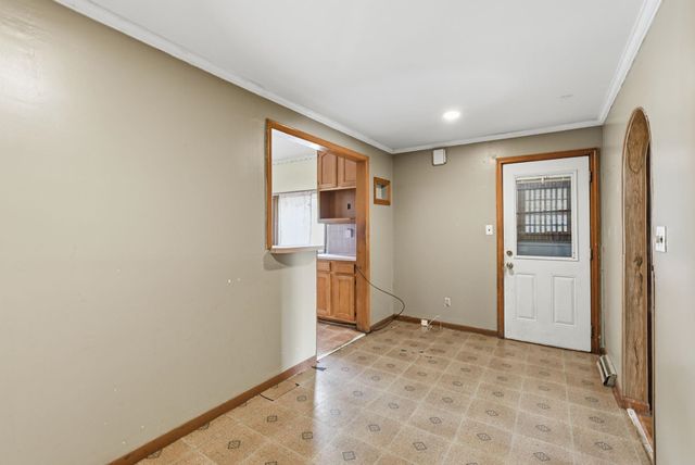 2327 N Market St, Wichita, KS 67219