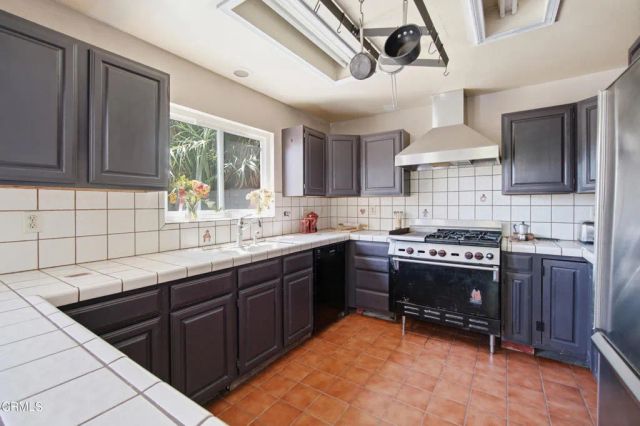 1957 Grand Avenue, Ventura, CA 93003