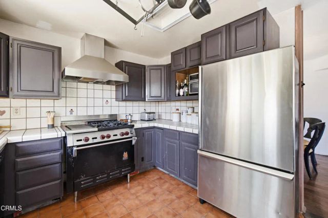 1957 Grand Avenue, Ventura, CA 93003