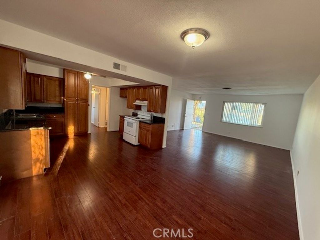 Image 10 of property listing at 43441 Acacia, Hemet, CA 92544