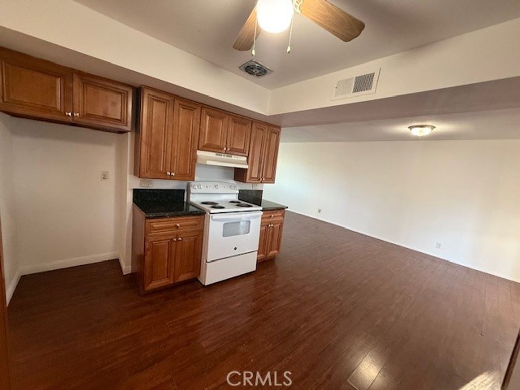 Image 11 of property listing at 43441 Acacia, Hemet, CA 92544