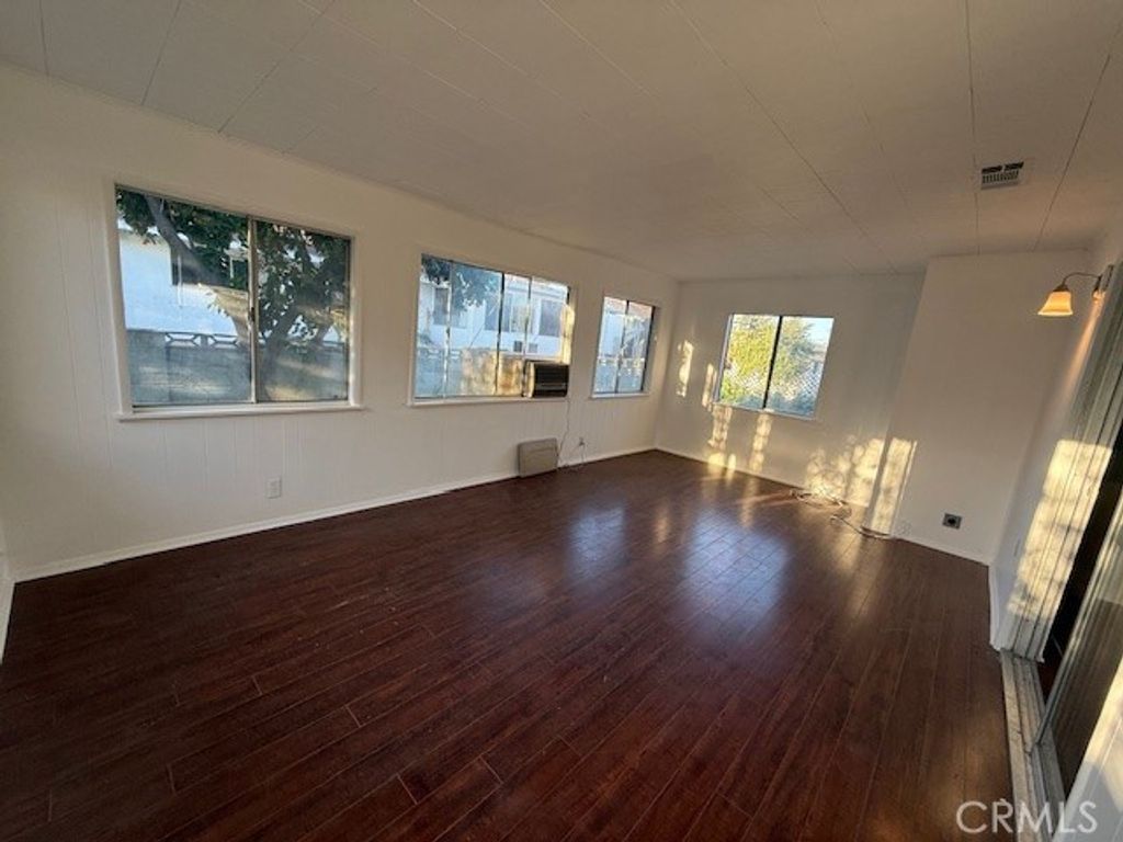 Image 21 of property listing at 43441 Acacia, Hemet, CA 92544