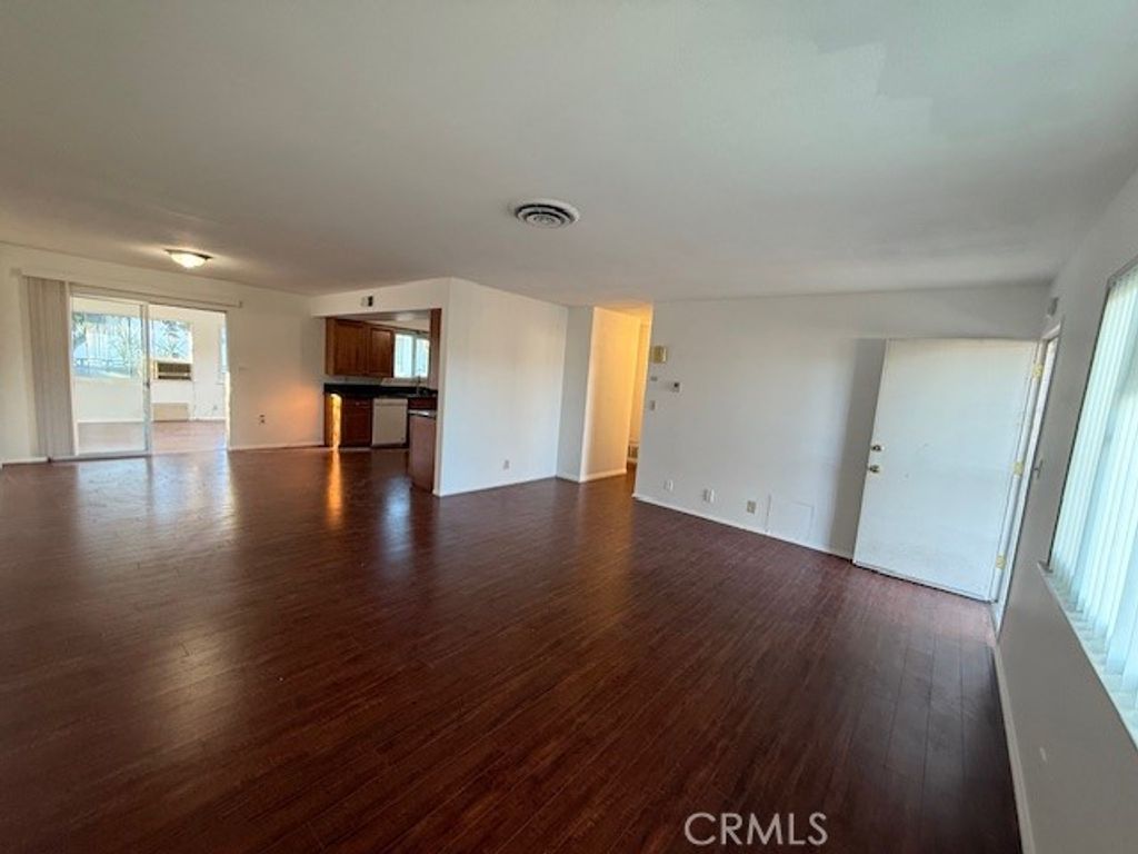 Image 5 of property listing at 43441 Acacia, Hemet, CA 92544