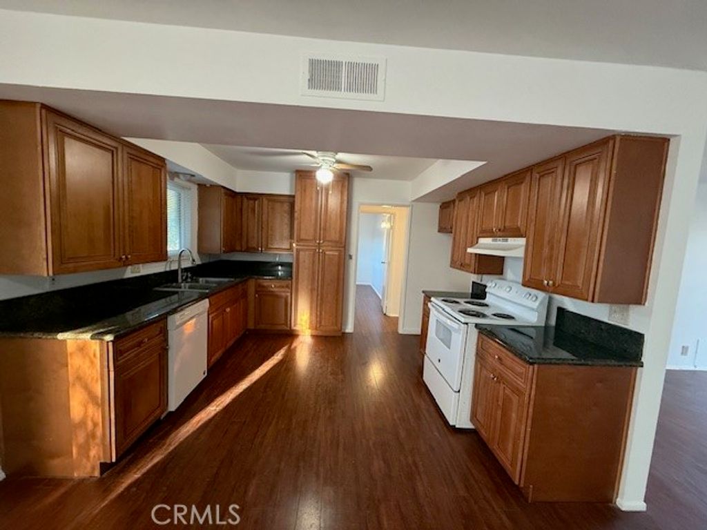 Image 8 of property listing at 43441 Acacia, Hemet, CA 92544