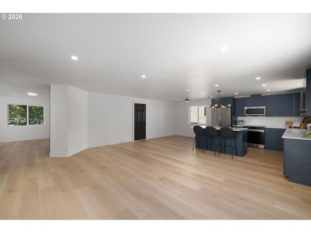 11572 SHELBY ROSE Dr, Oregon City, OR 97045