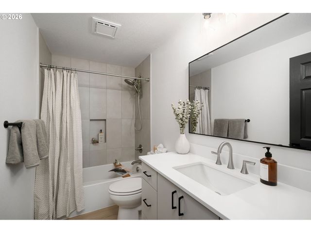 11572 SHELBY ROSE Dr, Oregon City, OR 97045