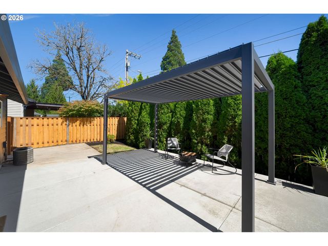 11572 SHELBY ROSE Dr, Oregon City, OR 97045