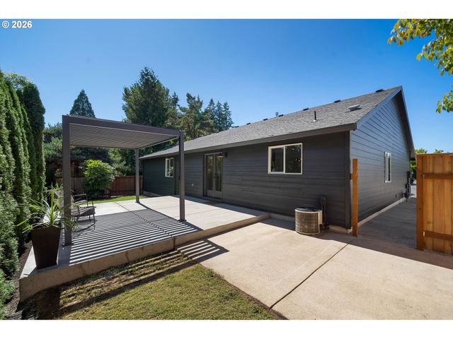 11572 SHELBY ROSE Dr, Oregon City, OR 97045