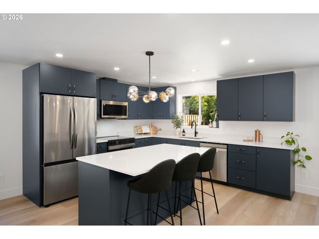 11572 SHELBY ROSE Dr, Oregon City, OR 97045