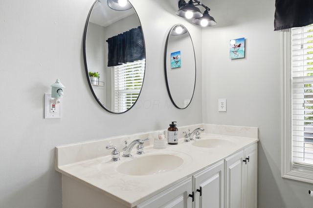 5069 Heath Gate Drive, New Albany, OH 43054