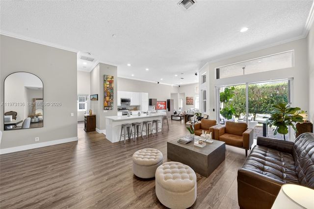 1623 Blue Jay Cir, Weston, FL 33327