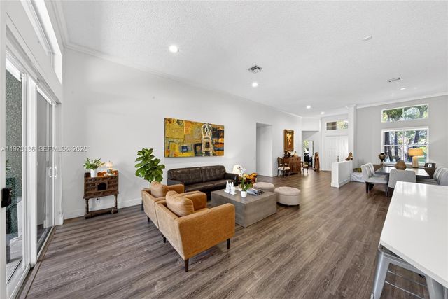 1623 Blue Jay Cir, Weston, FL 33327