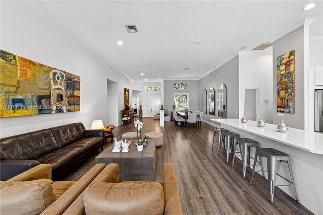 1623 Blue Jay Cir, Weston, FL 33327