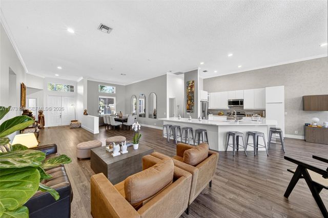 1623 Blue Jay Cir, Weston, FL 33327