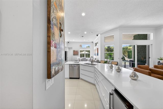 1623 Blue Jay Cir, Weston, FL 33327