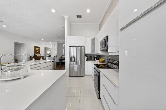 1623 Blue Jay Cir, Weston, FL 33327