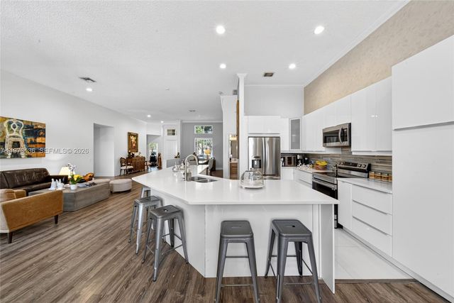 1623 Blue Jay Cir, Weston, FL 33327