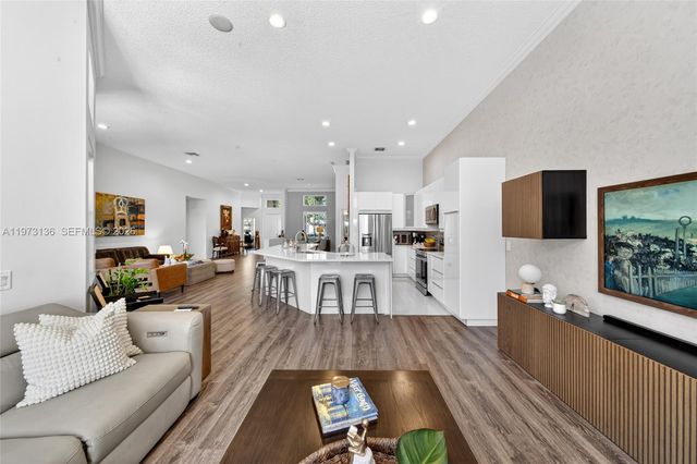 1623 Blue Jay Cir, Weston, FL 33327